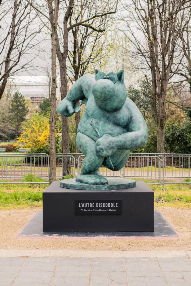 Philippe Geluck S Cat Takes To The Air On The Champs Elysees The Canadian