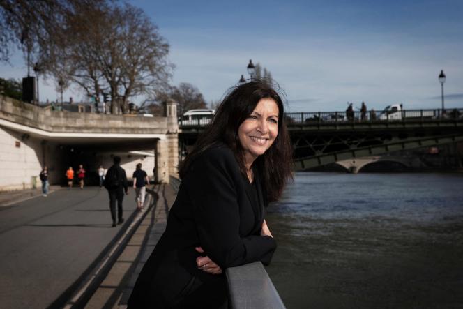 Anne Hidalgo, the mayor of Paris, on the banks of the Seine, in Paris, in March 2017.