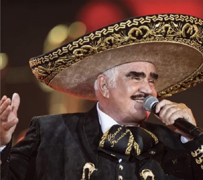 Vicente Fernández appreciates prayers from his fans