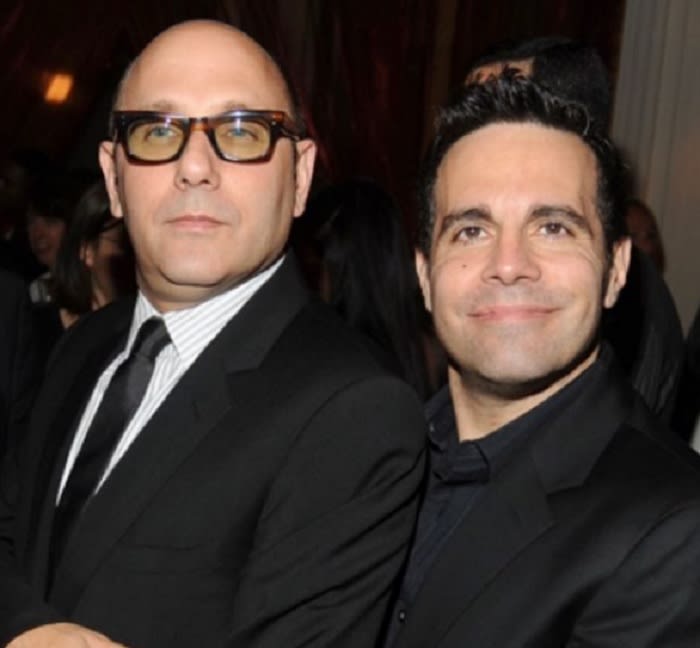 Her 'husband' also says goodbye to Willie Garson