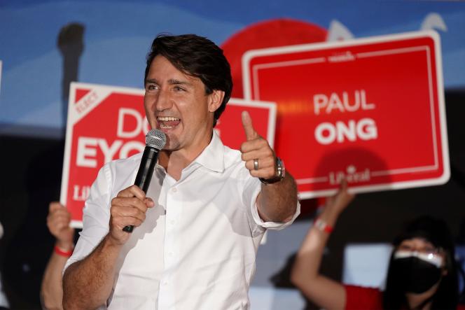 Canadian Prime Minister Justin Trudeau campaigning on September 19, 2021 in Winnipeg, the day before the legislative elections.