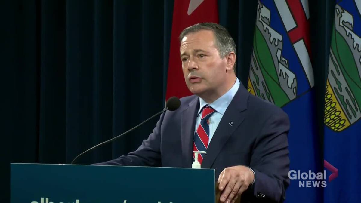 Click to play video: '‘This is not a time for moral judgements’: Kenney responds to criticism of $100 vaccination incentive'