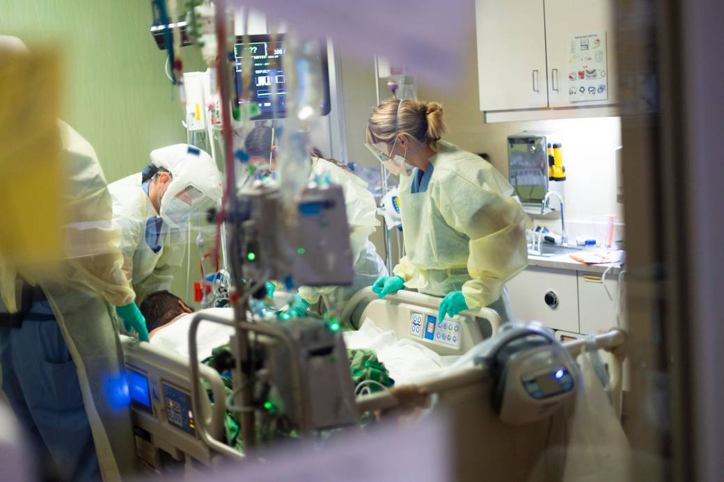 Click to play video: 'Alberta's COVID-19 modeling projects continued to increase in ICU admissions this month'