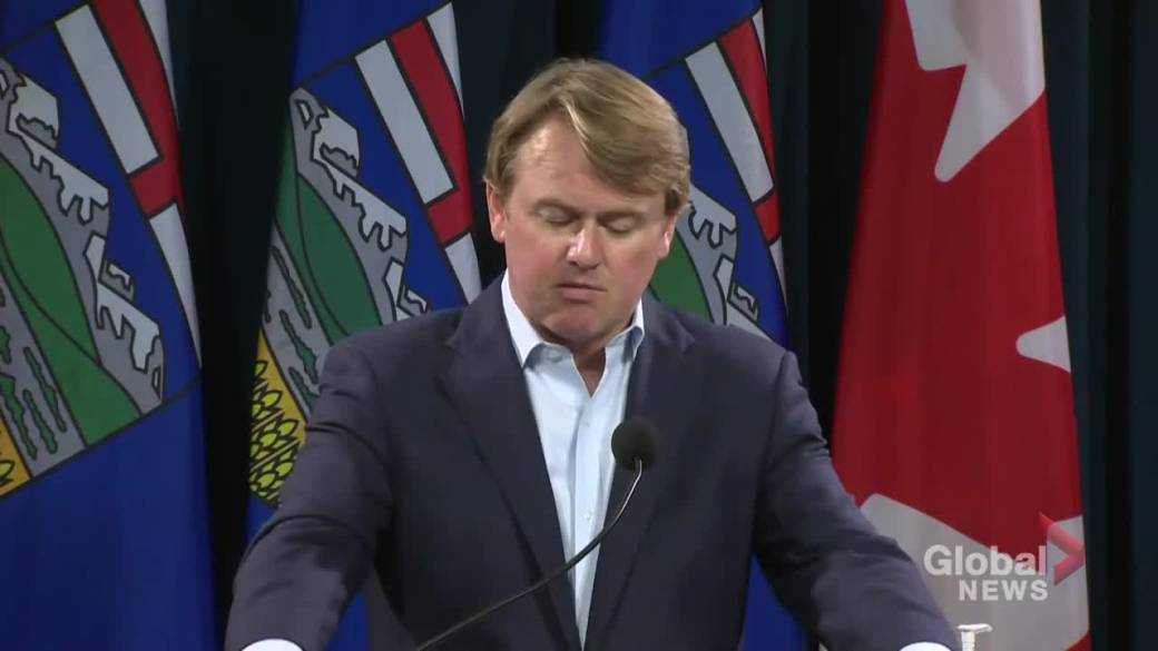 Click to play video: 'Masking Mandatory, Alcohol Curfew To Return In Alberta This Weekend'