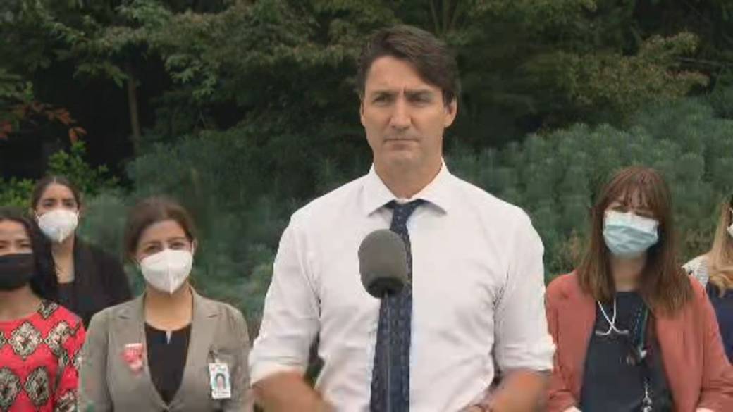 Click to play video: 'Elections in Canada: Trudeau says it would be a crime to block hospitals and intimidate healthcare workers'