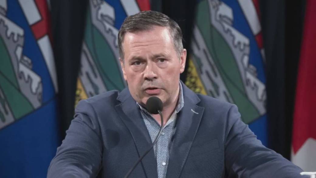 Click to play video: 'Kenney Rejects' Firewall 'Block Requests As Alberta COVID-19 Crisis Deepens'
