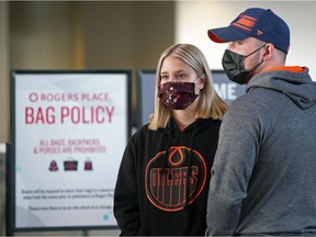 Customers who attended the Edmonton Oilers hockey game on Tuesday, September 28, 2021 faced tighter security as everyone entering Rogers Place had to demonstrate a COVID-19 double shot or recent PCR test. .  All bags have also been banned from games this season.