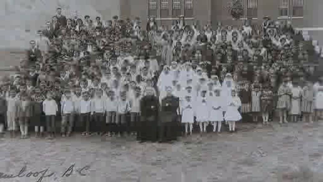 Click to play video: 'Artist to carve a permanent monument for the children of the Kamloops residential school'