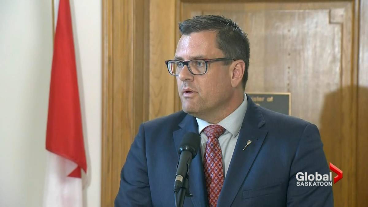 Click to play video: 'Saskatchewan Health Minister Paul Merriman Advocates Actions Against Rise of COVID-19 in Province'