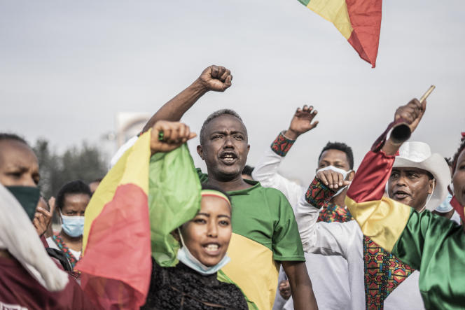 Ethiopians show their support for the army, at war against the Tigrayan rebels, in Addis Ababa, on September 6, 2021.