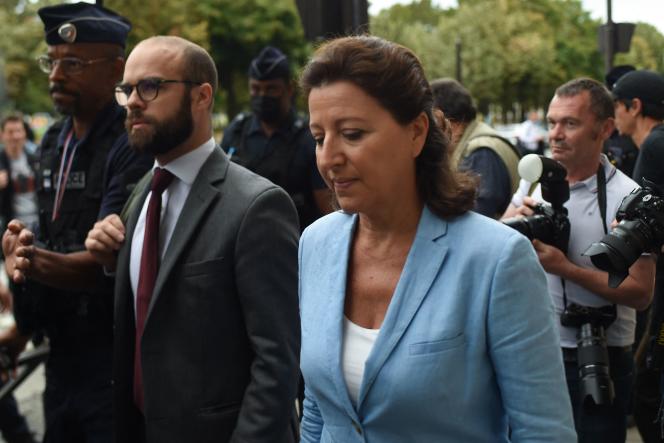 The former Minister of Solidarity and Health, Agnès Buzyn, arriving at the Court of Justice of the Republic, on November 10, 2021.