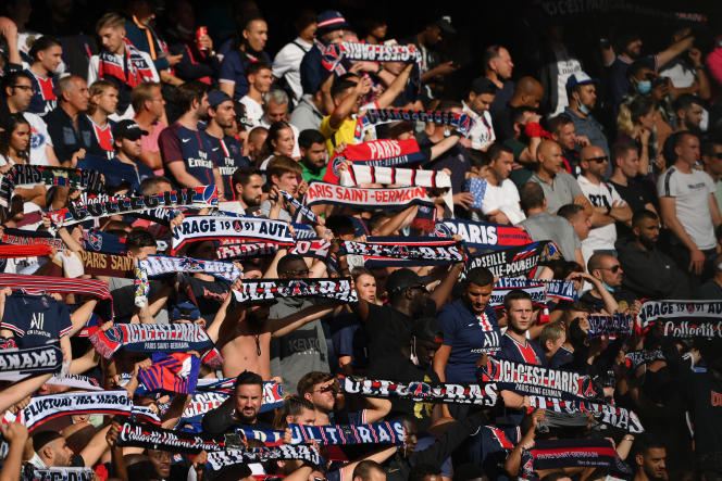 PSG supporters during the match against Clermont, Saturday September 11.