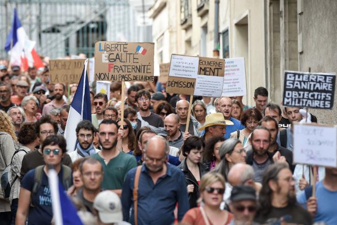 Demonstrators against the health pass, in Nantes, Saturday, September 18, 2021.