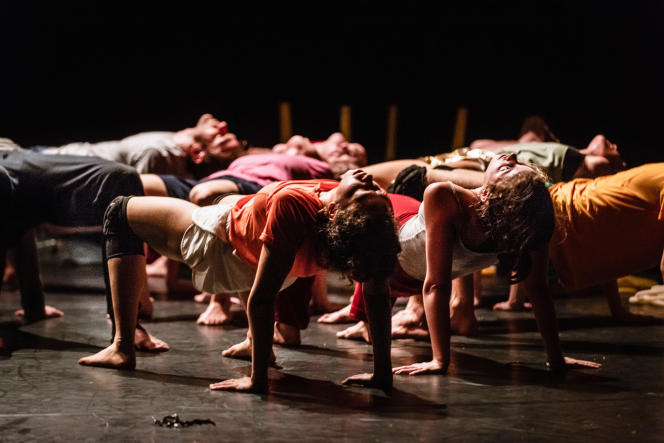 The Carte Blanche company in a choreography by Lia Rodrigues at Studio Bergen, Norway.