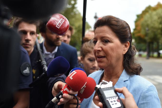 Former Minister of Solidarity and Health Agnès Buzyn, who resigned in mid-February 2020 at the start of the Covid-19 epidemic, responds to journalists on her arrival at the Court of Justice of the Republic (CJR), in Paris, September 10, 2021.
