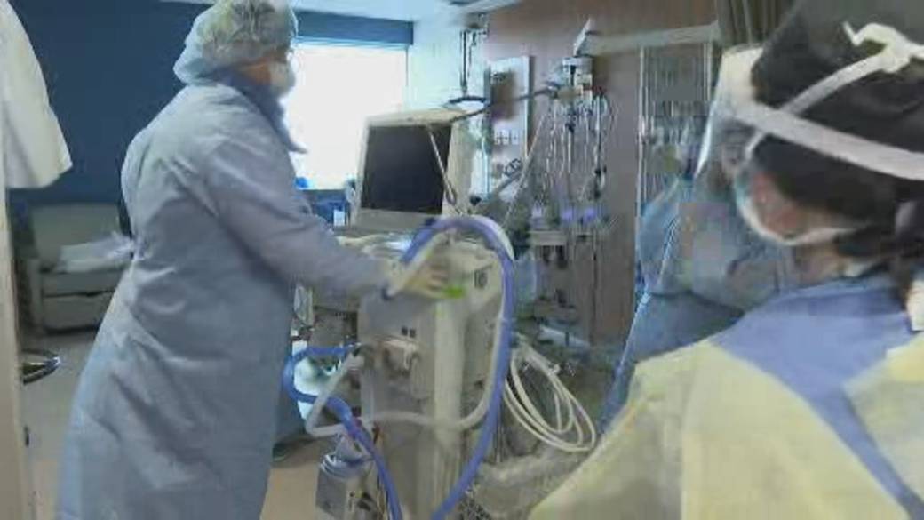 Click to play video: 'AB and SK doctors warn healthcare system is on the brink of collapse'