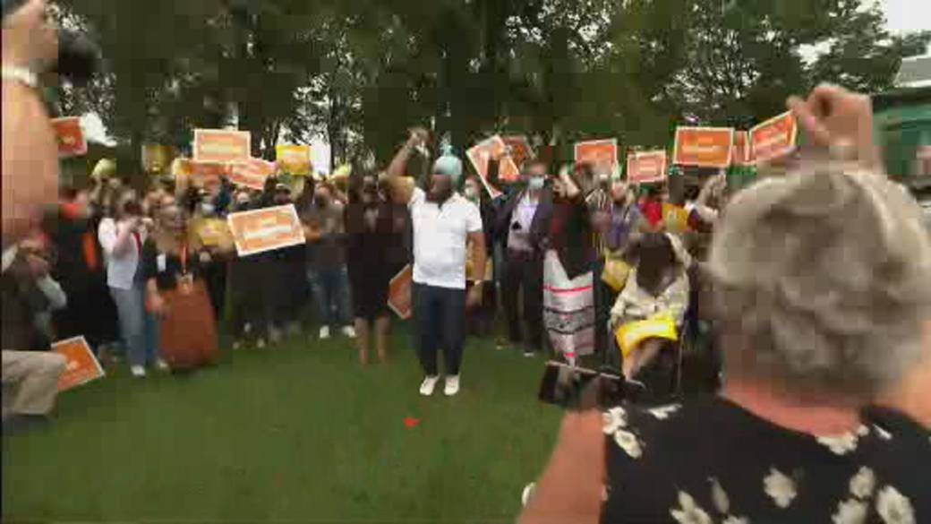 Click to play video: 'NDP on offense in final push of campaign'