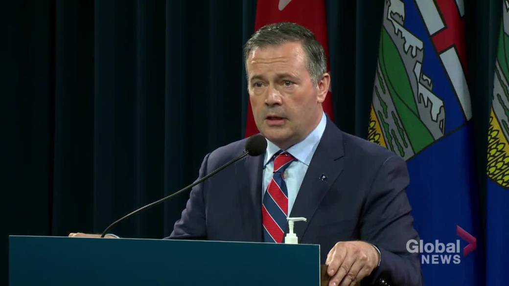 Click to play video: 'Why didn’t Alberta act in August to curb surge in COVID-19? Kenney, Hinshaw respond'