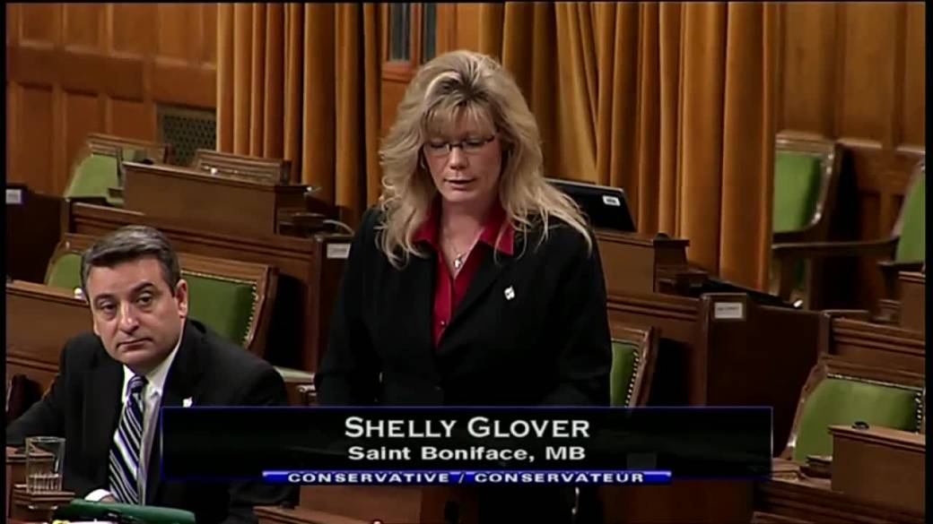 Click to play video: 'Shelly Glover says she's planning to run for Manitoba's PC leader, premier'