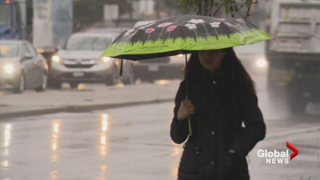 Click to play video: 'September storm rages off the southern coast of British Columbia'