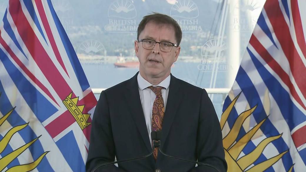 Click to play video: '' We need to reduce pressure in the north ': BC Health Minister on ICU patient transfer' '
