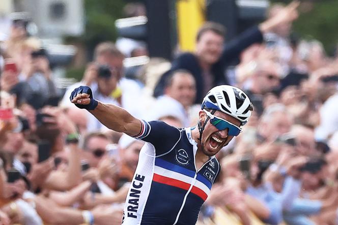 Frenchman Julian Alaphilippe celebrates his victory in the road race of the World Cycling Championships, between Antwerp and Leuven, Flanders, on September 26.