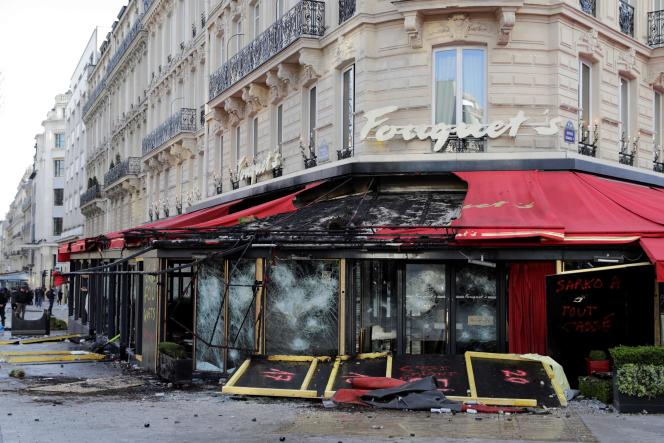 The restaurant Le Fouquet's partially burned and ransacked, on the sidelines of Act XVIII of 