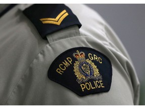 FILE PHOTO: A Royal Canadian Mounted Police (RCMP) crest is seen on a member's uniform, at the RCMP "D" Division headquarters in Winnipeg, Manitoba, Canada, July 24, 2019. REUTERS / Shannon VanRaes / File photo