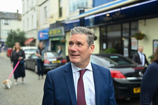 UK Labor Party leader Keir Starmer visits local businesses in Hove, west Brighton, on the second day of the Labor Party's annual conference in Brighton, on the south coast of England, September 26 2021.