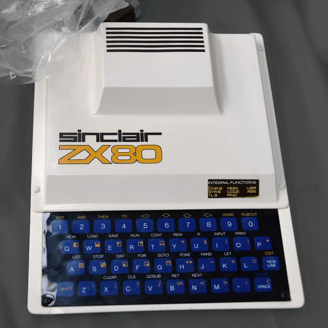 The Sinclair ZX80, launched in 1980, was sold for less than £ 100 at the time.