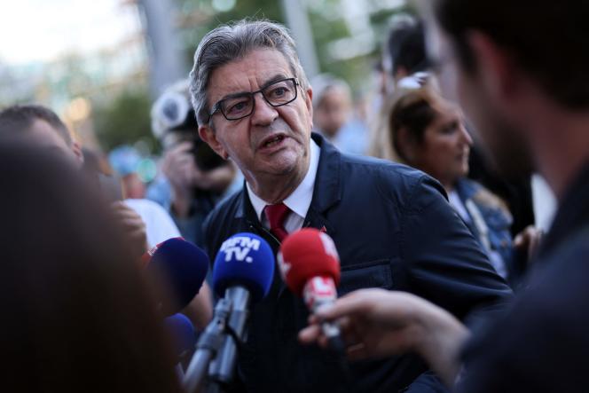 Mélenchon offers a platform against the extreme right and the government at the trial of the small group OAS