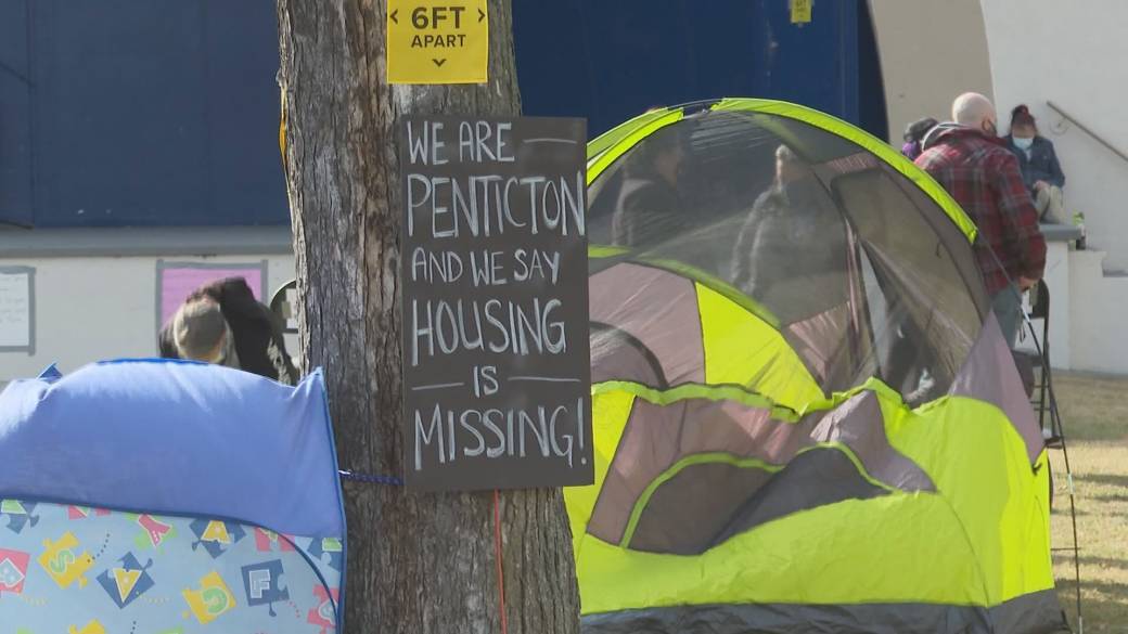 Click to play video: 'Province ready to fight Penticton city council for the future of winter shelter downtown'
