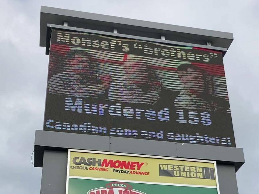 Click to play video: 'Hateful' sign points to liberal Peterborough-Kawartha candidate Maryam Monsef '