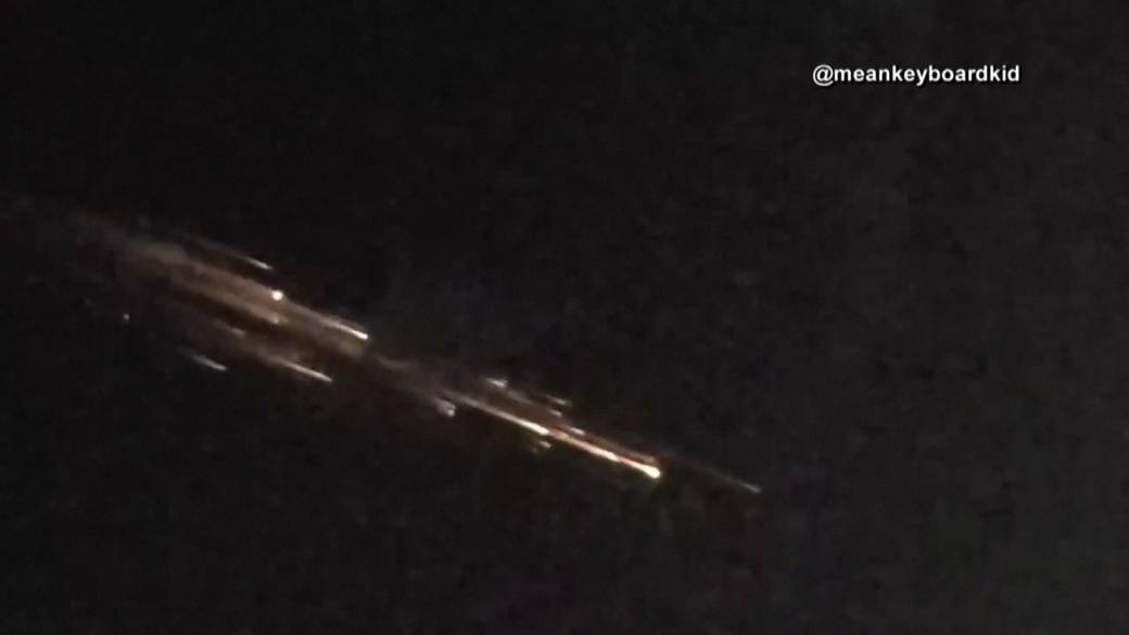 Click to play video: 'Strange lights seen in the skies over British Columbia, Washington and Oregon probably remnants of the SpaceX rocket'