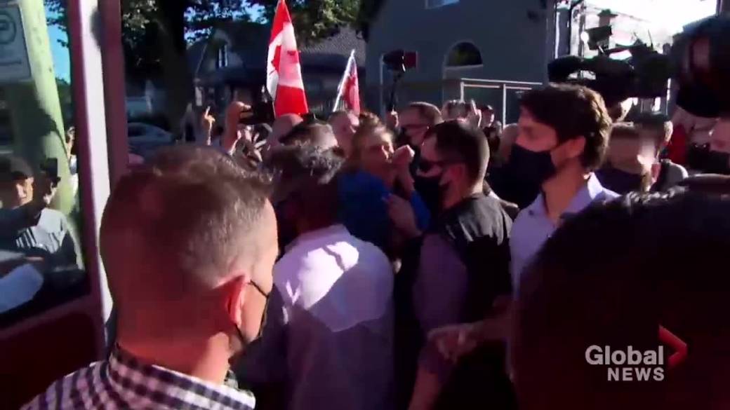 Click to play video: 'Elections in Canada: Protesters Throw Gravel at Trudeau in London, Ontario.'