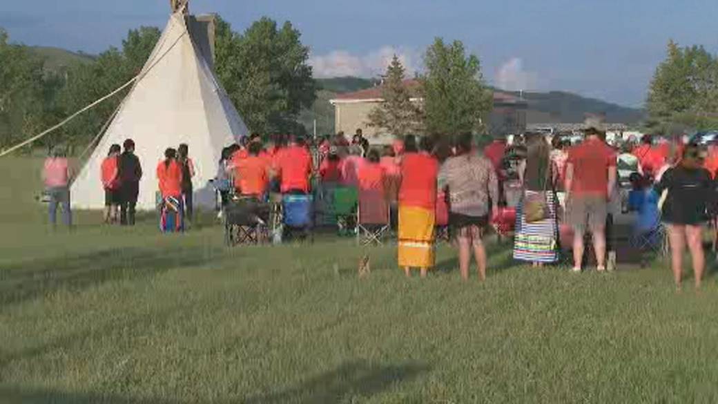 Click to play video: 'Cowessess First Nation holds vigil for victims of residential schools'