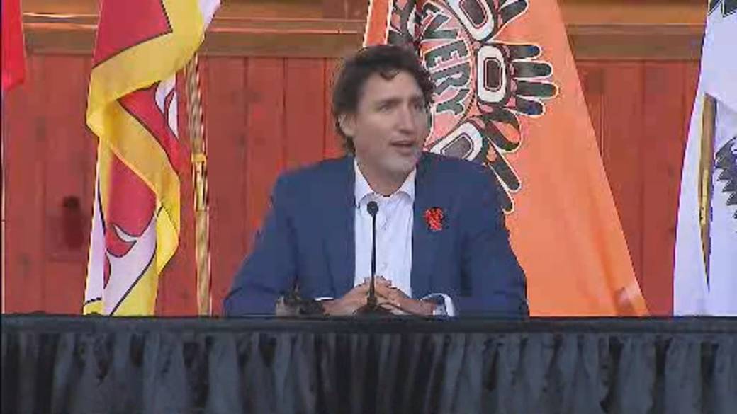Click to play video: 'Trudeau visits Tk'emlúps First Nation, apologizes for ignoring invitations'