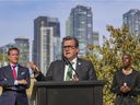 Denis Coderre is flanked by Ensemble Montréal candidates Guillaume Lavoie and Emilia Tamko on Tuesday, October 12, 2021. If elected, the party pledges $ 36 million to help community groups fight homelessness over the next few months. four years.