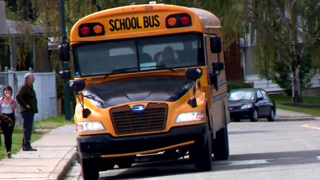 Click to play video: 'Pandemic, Vaccine Mandates Contribute to Manitoba's School Bus Driver Shortage'