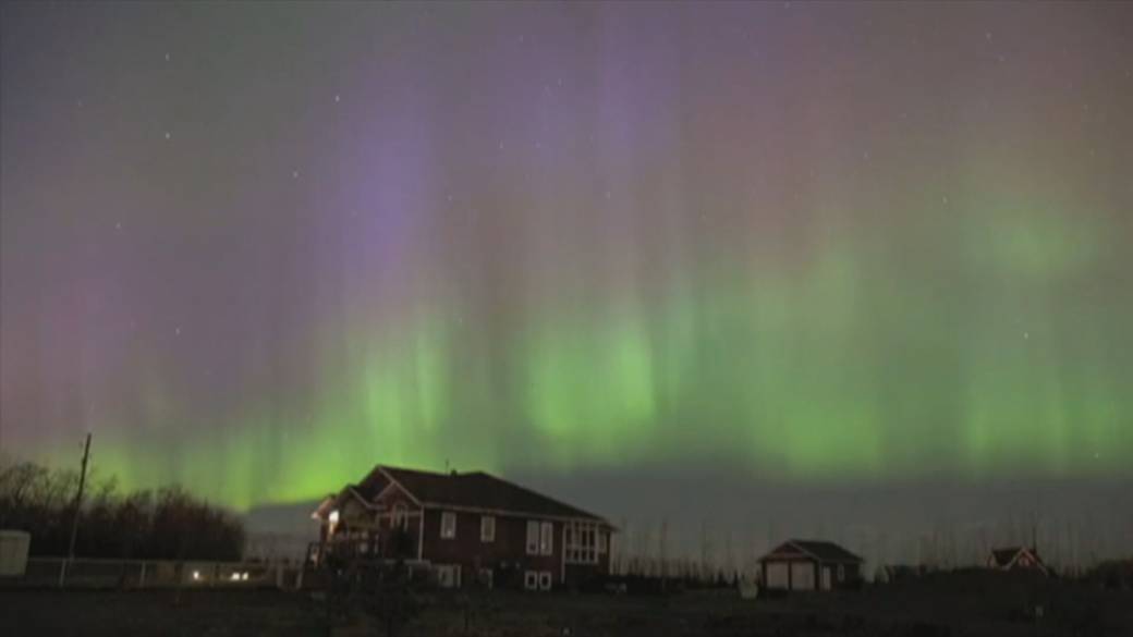 Click to play video: 'How To Take The Perfect Northern Lights Photo'