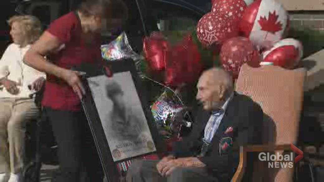 Click to play video: 'WWII Veteran Celebrates 102 Birthday in Oshawa, Ontario, at Home'
