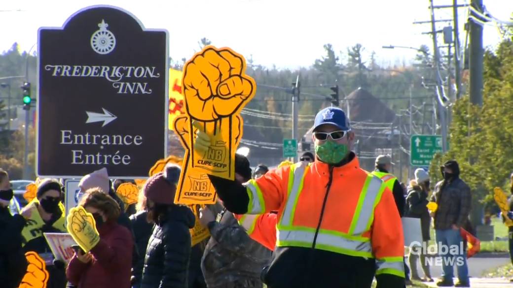 Click to Play Video: 'Schools Close As Thousands of New Brunswick Public Sector Workers Go on Strike'