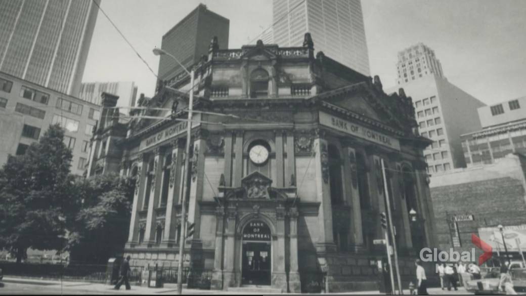 Click to play video: 'Halloween: Toronto Historian Bruce Bell Tells a Hockey Hall of Fame Ghost Story'