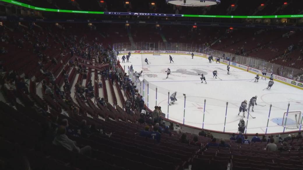 Click to play video: 'Canucks finally welcomes fans to Rogers Arena'