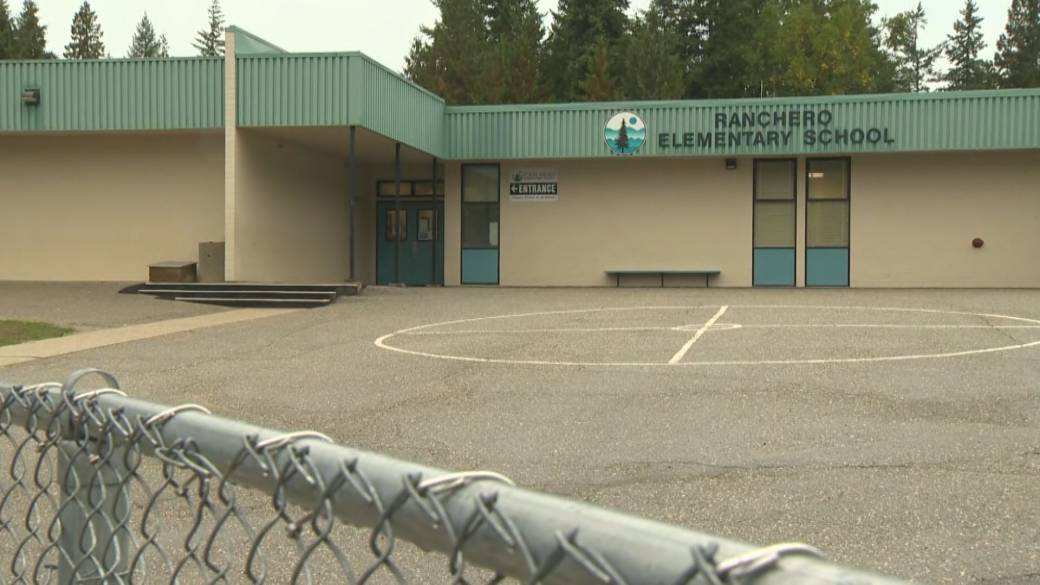 Click to Play Video: 'Growing Outrage Over Vaccine Protests Forcing Salmon Arm Schools To Close'