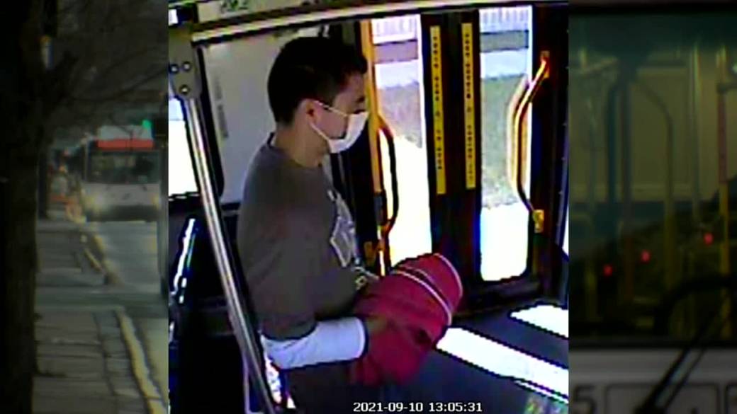 Click to play video: 'Winnipeg Transit Bus Robbery Left Young Girl Injured'