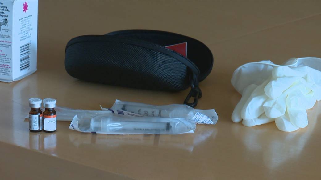 Click to play video: 'Overdose Awareness Day: How a Naloxone Kit Can Save a Life'