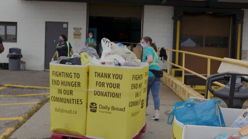 Click to play video: 'Fighting Food Insecurity in Toronto Before Thanksgiving Weekend'