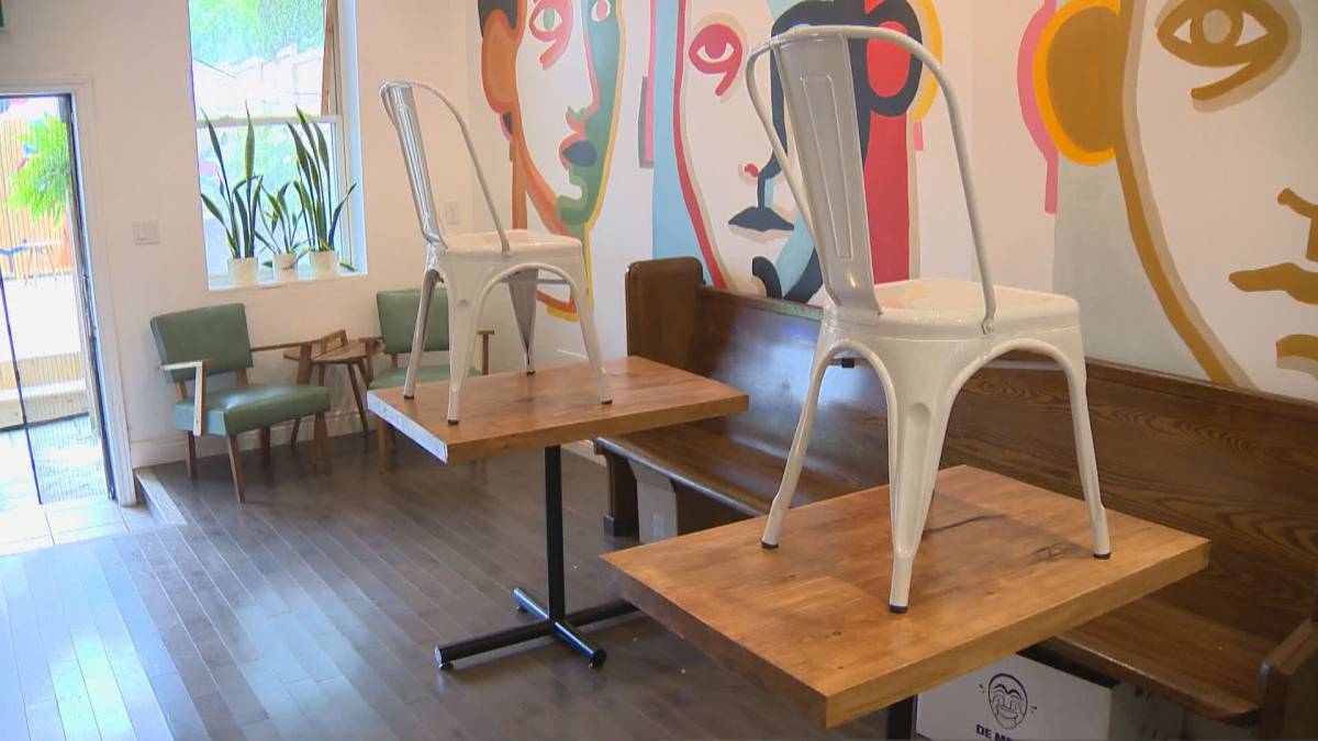 Click to play video: 'Restaurants Administer New Provincial COVID-19 Vaccine Passport Program'
