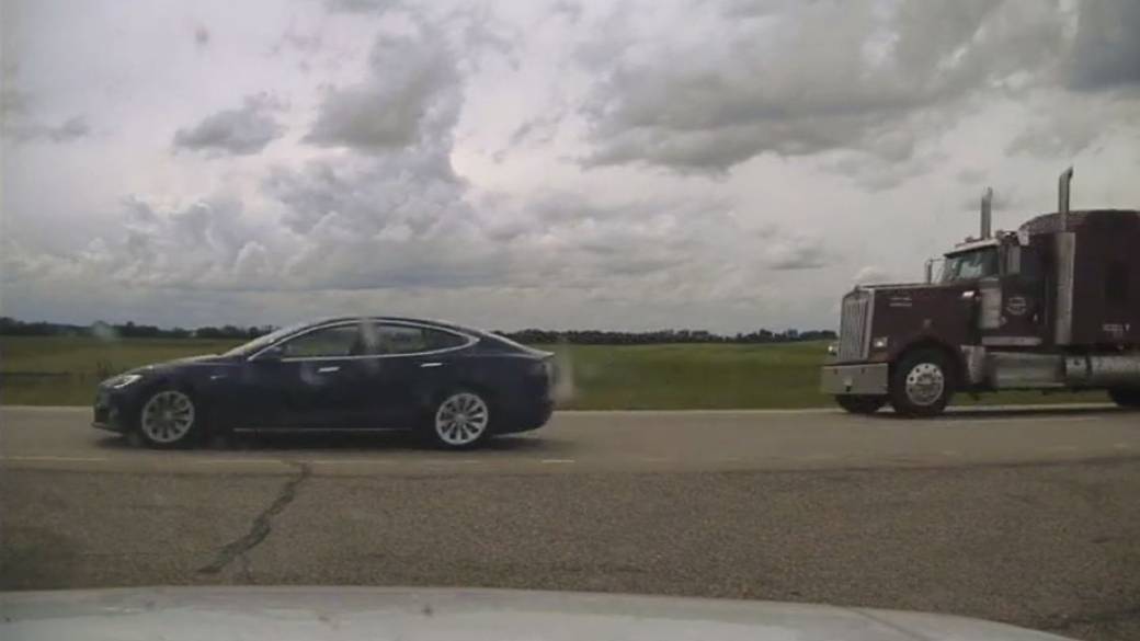 Click to play video: 'BC Man Charged With Dangerous Driving For Sleeping In Driverless Tesla And Speeding'